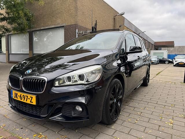 Zwart Gebruikt 2016 BMW 220 Executive Stationwagen | € 15.499 (Iets duurder) - Afbeelding 1/4