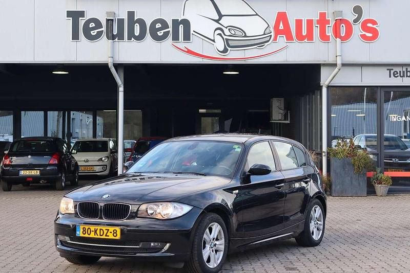 Zwart Gebruikt 2009 BMW 118 Hatchback | € 2.985 (Super prijs) - Afbeelding 1/4