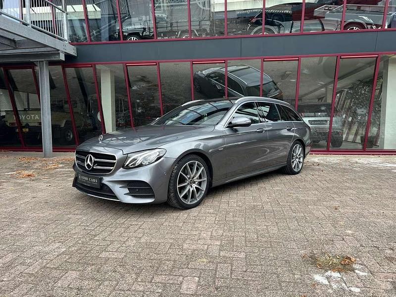Grijs Gebruikt 2020 Mercedes E200 Business Stationwagen | € 33.950 (Iets duurder) - Afbeelding 1/4