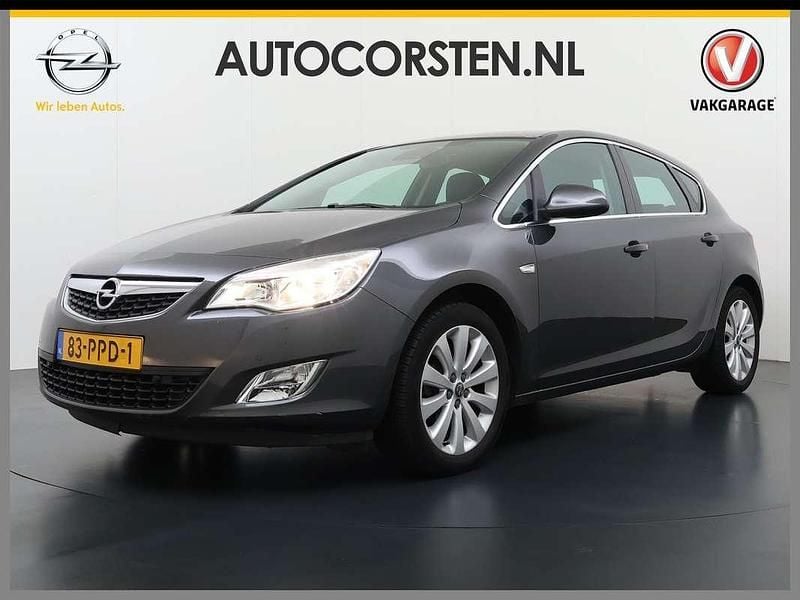 Grijs (metallic) Gebruikt 2011 Opel Astra Cosmo Hatchback | € 5.495 (Goede deal) - Afbeelding 1/4