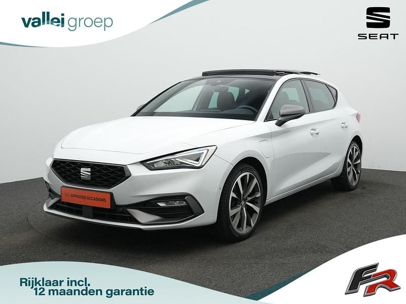 Wit Occasion 2021 Seat Leon FR Hatchback | € 25.400 (Duur) - Afbeelding 1/4