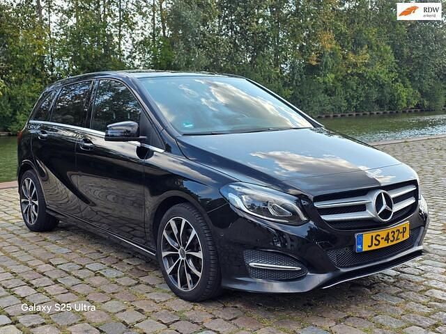 Zwart Gebruikt 2016 Mercedes B180 Ambition MPV | € 11.999 (Goede deal) - Afbeelding 1/4