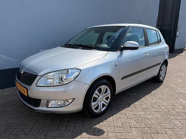 Grijs Gebruikt 2013 Skoda Fabia Hatchback | € 6.950 (Duur) - Afbeelding 1/4