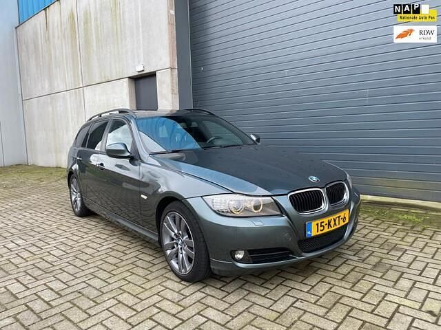 Groen Gebruikt 2010 BMW 318 Stationwagen | € 2.999 (Eerlijke prijs) - Afbeelding 1/4