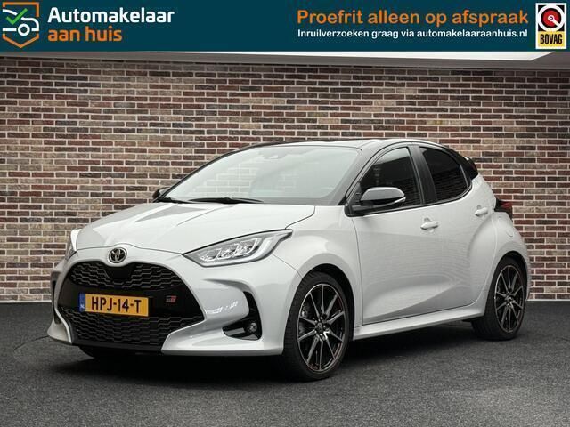 Grijs Gebruikt 2022 Toyota Yaris Sport Hatchback | € 24.950 (Goede deal) - Afbeelding 1/4
