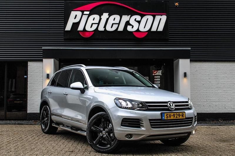 Grijs, metallic lak Gebruikt 2013 VW Touareg R-line SUV | € 19.950 (Super prijs) - Afbeelding 1/4