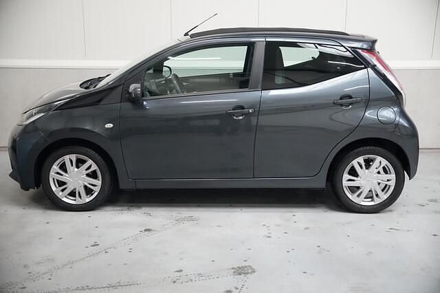 Occasion Toyota Aygo X-wave 69 PK (50 kW) 2015 Grijs Hatchback