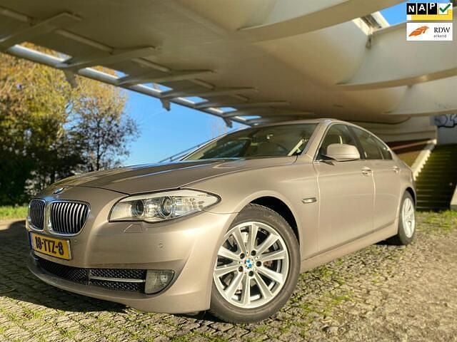 Grijs Gebruikt 2012 BMW 520 Executive Sedan | € 7.450 (Goede deal) - Afbeelding 1/4