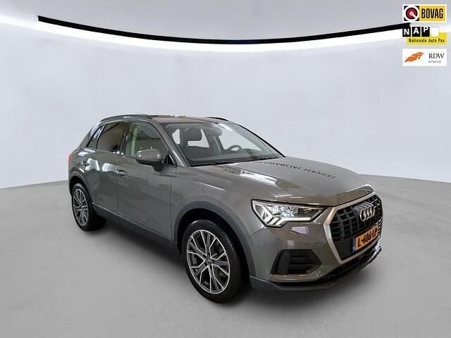 Grijs Occasion 2021 Audi Q3 Business SUV | € 25.999 (Goede deal) - Afbeelding 1/4