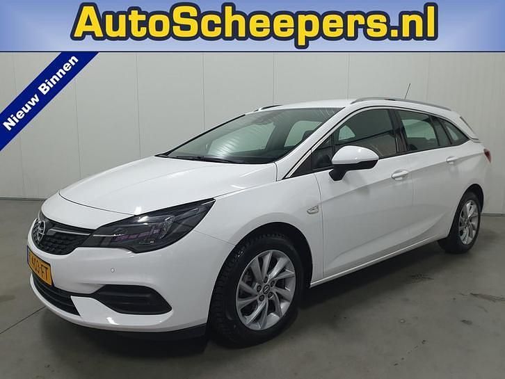Wit Gebruikt 2020 Opel Astra Elegance Stationwagen | € 13.995 (Eerlijke prijs) - Afbeelding 1/4