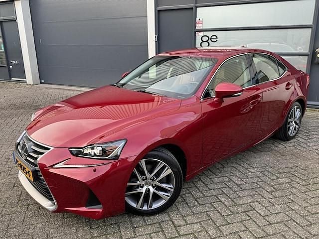 Occasion Lexus IS300h 2019 Rood Sedan