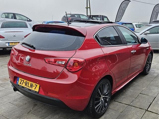 Occasion Alfa Romeo Giulietta Distinctive 170 PK (125 kW) 2011 Rood Hatchback