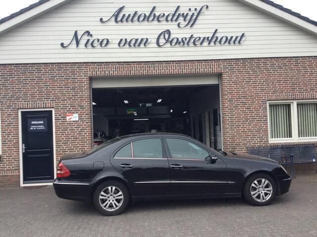 Zwart, metallic lak Gebruikt 2003 Mercedes E200 Avantgarde Sedan | € 2.000 (Duur) - Afbeelding 1/4