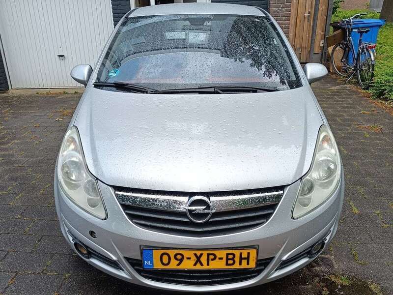 Zilver Gebruikt 2007 Opel Corsa Enjoy Hatchback | € 1.999 (Goede deal) - Afbeelding 1/4
