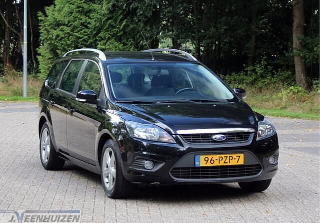 Zwart Gebruikt 2011 Ford Focus Stationwagen | € 3.999 (Goede deal) - Afbeelding 1/4