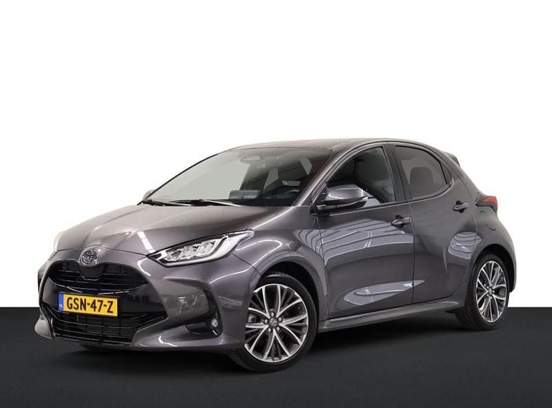Grijs Gebruikt 2024 Toyota Yaris Executive Hatchback | € 28.950 (Eerlijke prijs) - Afbeelding 1/4