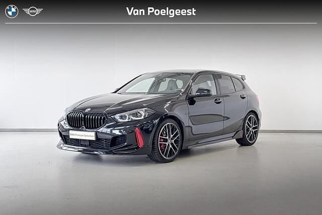 Saphirschwarz metallic (zwart metallic) Gebruikt 2021 BMW 128 Executive Hatchback | € 35.995 - Afbeelding 1/4