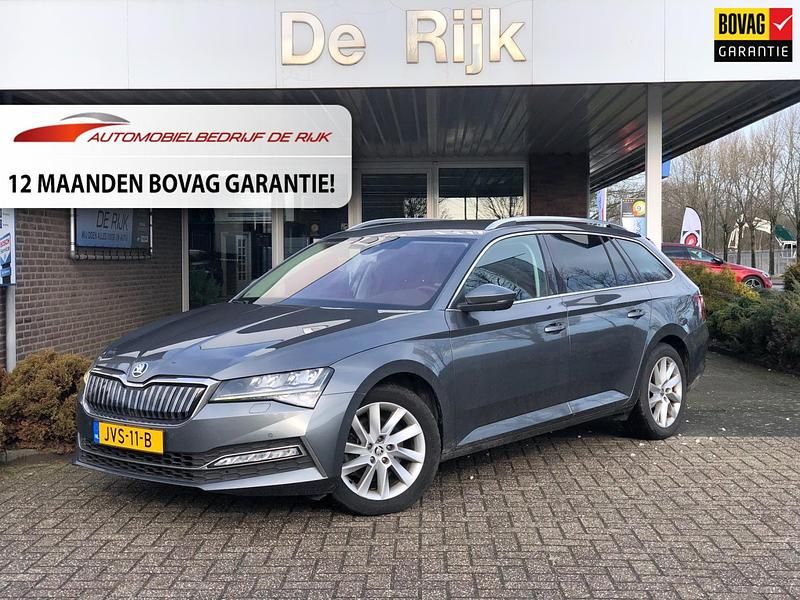 Grijs Occasion 2022 Skoda Superb Business Line Stationwagen | € 23.250 (Goede deal) - Afbeelding 1/4