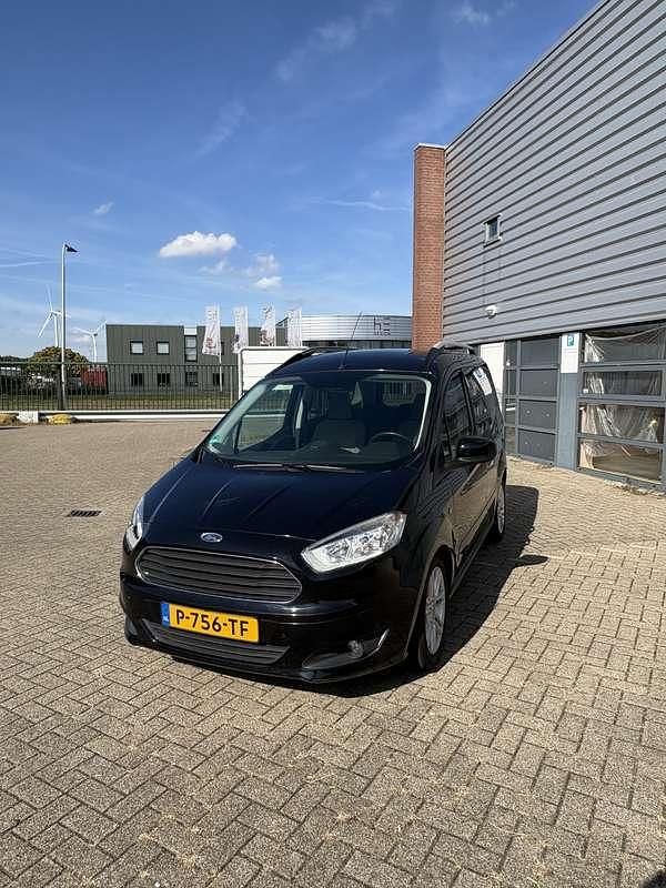 Zwart Gebruikt 2015 Ford Tourneo Courier Titanium MPV | € 7.500 (Iets duurder) - Afbeelding 1/4