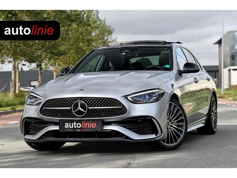 Grijs Gebruikt 2023 Mercedes C180 AMG Sedan | € 46.500 (Eerlijke prijs) - Afbeelding 1/4
