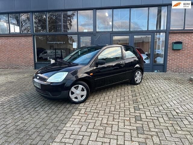 Zwart Gebruikt 2003 Ford Fiesta Hatchback | € 950 (Eerlijke prijs) - Afbeelding 1/4