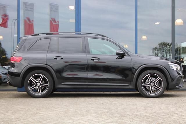 Zwart Gebruikt 2021 Mercedes GLB200 Business SUV | € 34.900 (Eerlijke prijs) - Afbeelding 1/4
