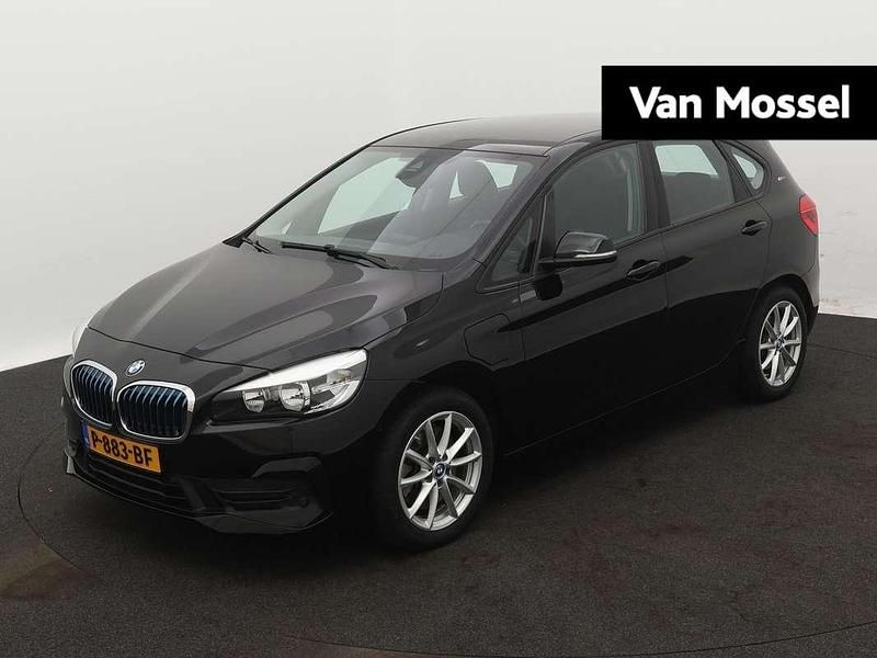 Zwart, metallic lak Gebruikt 2018 BMW 225 Active Tourer Executive MPV | € 18.445 (Eerlijke prijs) - Afbeelding 1/3