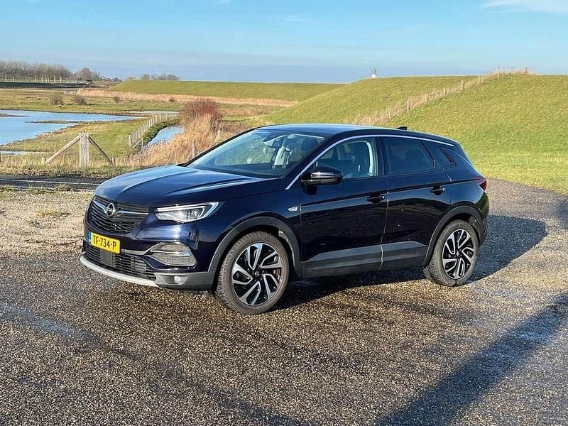 Paars Occasion 2018 Opel Grandland X Innovation SUV | € 12.750 (Eerlijke prijs) - Afbeelding 1/4