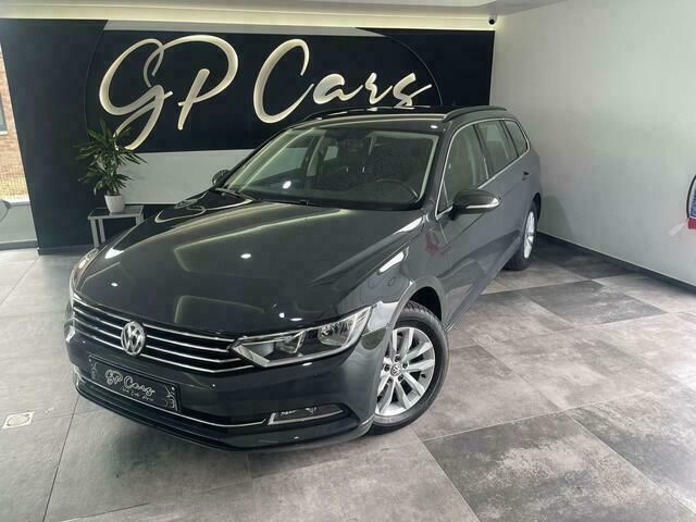Zwart Gebruikt 2017 VW Passat Comfortline Stationwagen | € 15.699 (Goede deal) - Afbeelding 1/4
