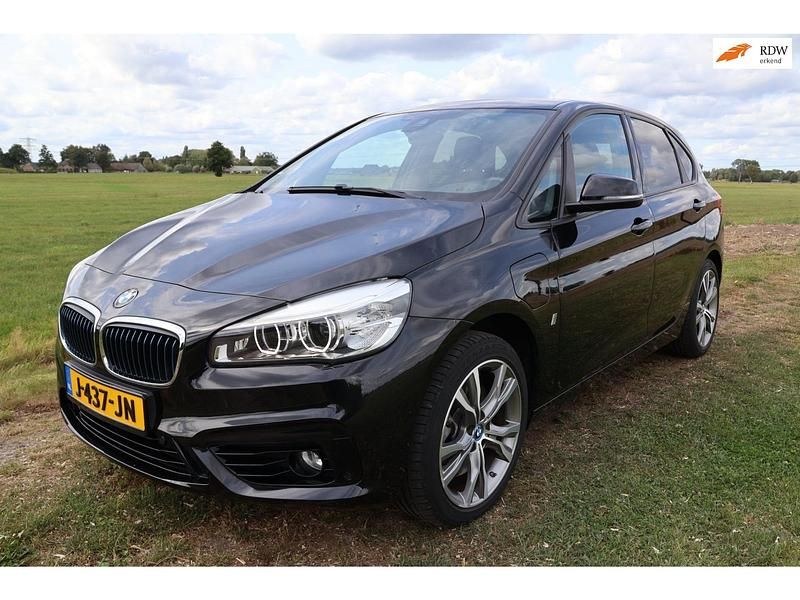Zwart Gebruikt 2017 BMW 225 Active Tourer Executive MPV | € 16.750 (Goede deal) - Afbeelding 1/4