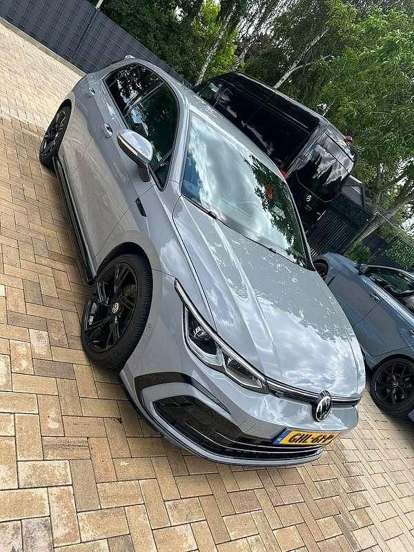 Grijs Occasion 2020 VW Golf R-line Sedan | € 25.900 - Afbeelding 1/4