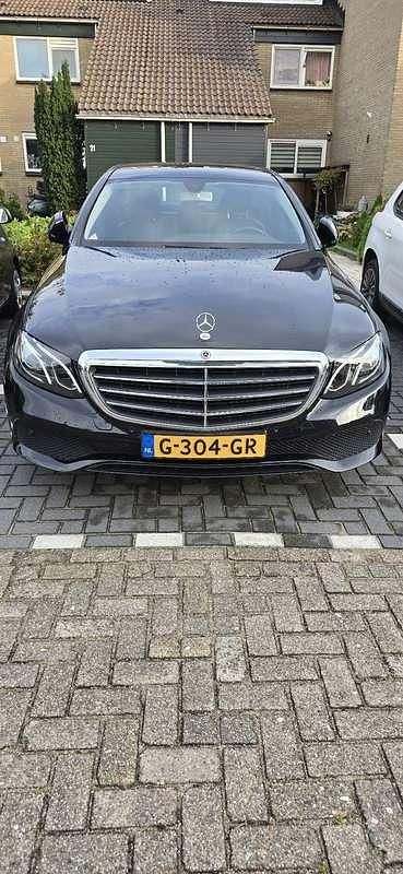 Zwart Occasion 2019 Mercedes E200 Sedan | € 19.950 (Super prijs) - Afbeelding 1/4
