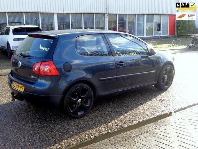 Blauw Gebruikt 2004 VW Golf V Hatchback | € 2.450 (Eerlijke prijs) - Afbeelding 1/4