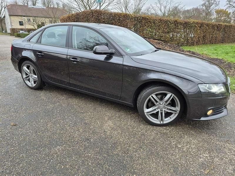 Grijs Gebruikt 2009 Audi A4 Proline Sedan | € 4.350 (Goede deal) - Afbeelding 1/4