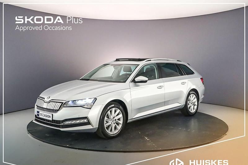Grijs Gebruikt 2024 Skoda Superb Business Line Stationwagen | € 34.000 (Goede deal) - Afbeelding 1/4