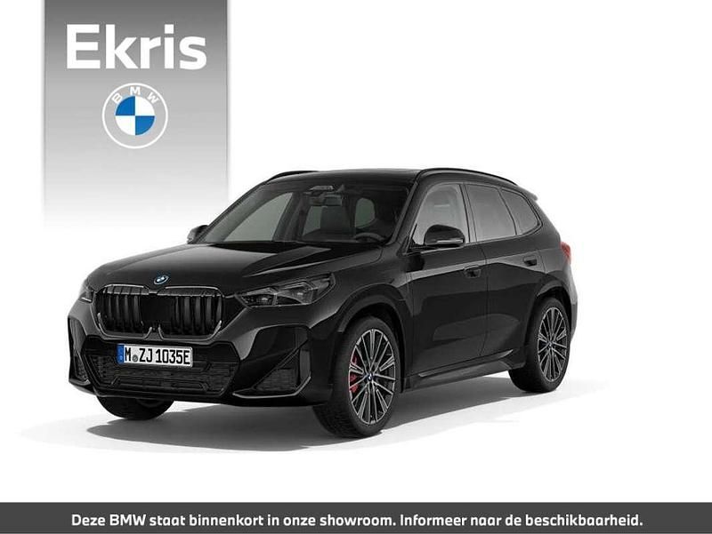 Zwart Nieuw 2025 BMW X1 M Sport SUV | € 74.789 (Iets duurder) - Afbeelding 1/4