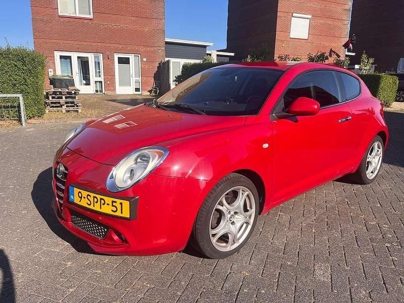 Rood Gebruikt 2010 Alfa Romeo MiTo Hatchback | € 4.800 (Eerlijke prijs) - Afbeelding 1/4