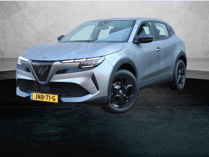 Grijs Occasion 2025 Alfa Romeo Junior Edizione Speciale SUV | € 34.420 (Iets duurder) - Afbeelding 1/4