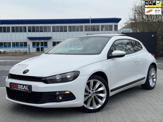 Wit Occasion 2009 VW Scirocco Highline Coupé | € 3.999 (Eerlijke prijs) - Afbeelding 1/4