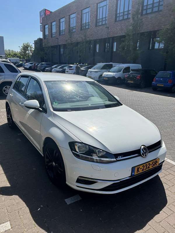 Wit Gebruikt 2018 VW Golf VII Trendline Hatchback | € 9.999 (Super prijs) - Afbeelding 1/4