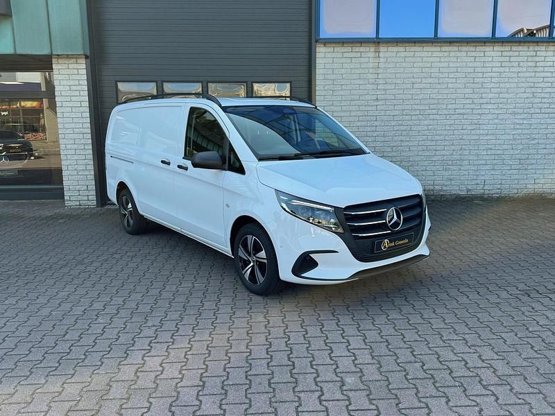 Wit Gebruikt 2024 Mercedes Vito MPV | € 47.500 - Afbeelding 1/4