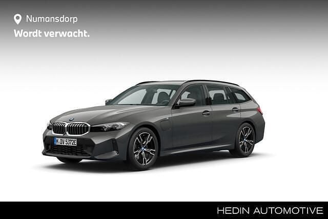 Grijs Gebruikt 2024 BMW 320 Shadowline Stationwagen | € 41.895 (Eerlijke prijs) - Afbeelding 1/3
