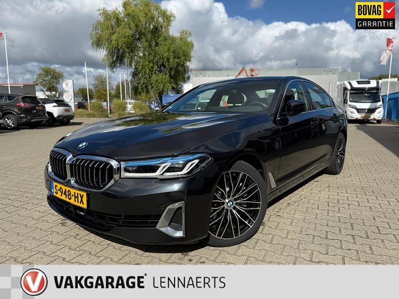 Zwart Occasion 2021 BMW 520 Executive Sedan | € 36.995 (Eerlijke prijs) - Afbeelding 1/4