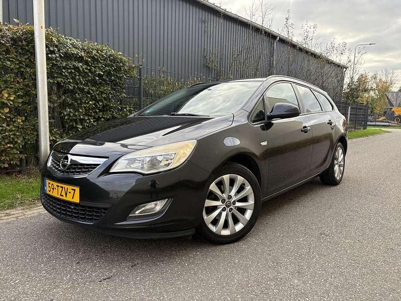 Zwart Gebruikt 2012 Opel Astra Edition Stationwagen | € 3.750 (Eerlijke prijs) - Afbeelding 1/4