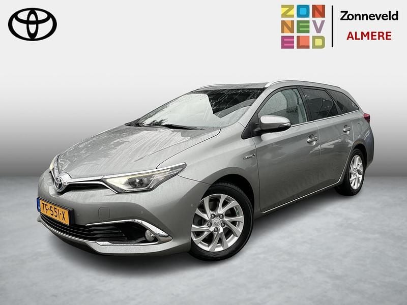 Grijs Gebruikt 2018 Toyota Auris Hybrid Executive Stationwagen | € 14.999 (Eerlijke prijs) - Afbeelding 1/4