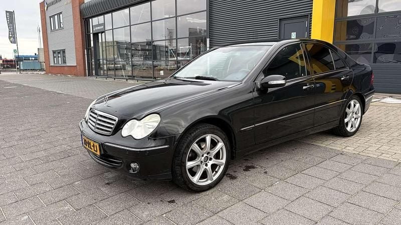 Occasion 2005 Mercedes C200 Avantgarde Sedan | € 4.250 (Eerlijke prijs) - Afbeelding 1/4