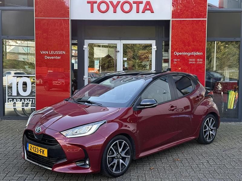 Occasion Toyota Yaris Hybrid Edition 116 PK (85 kW) 2021 Rood Hatchback