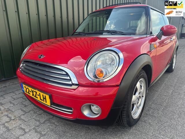 Rood Gebruikt 2007 Mini Cooper Pepper Hatchback | € 4.999 (Iets duurder) - Afbeelding 1/4