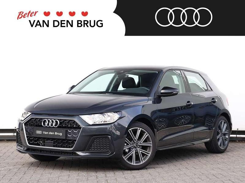 Grijs Gebruikt 2025 Audi A1 Sportback Advanced Hatchback | € 29.195 (Iets duurder) - Afbeelding 1/4