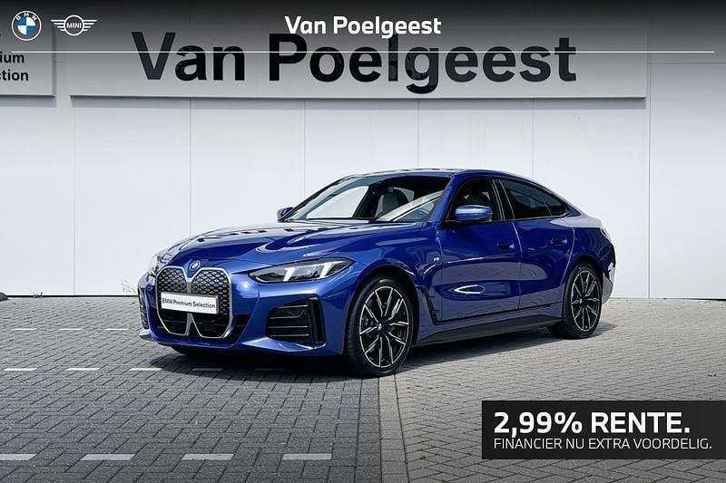 Blauw, metallic lak Gebruikt 2024 BMW i4 M Sport Sedan | € 45.900 (Goede deal) - Afbeelding 1/4